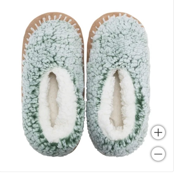 Plush Slipper Socks - Picture 6 of 7